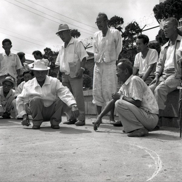 spielende männer, kongju, südkorea 1991