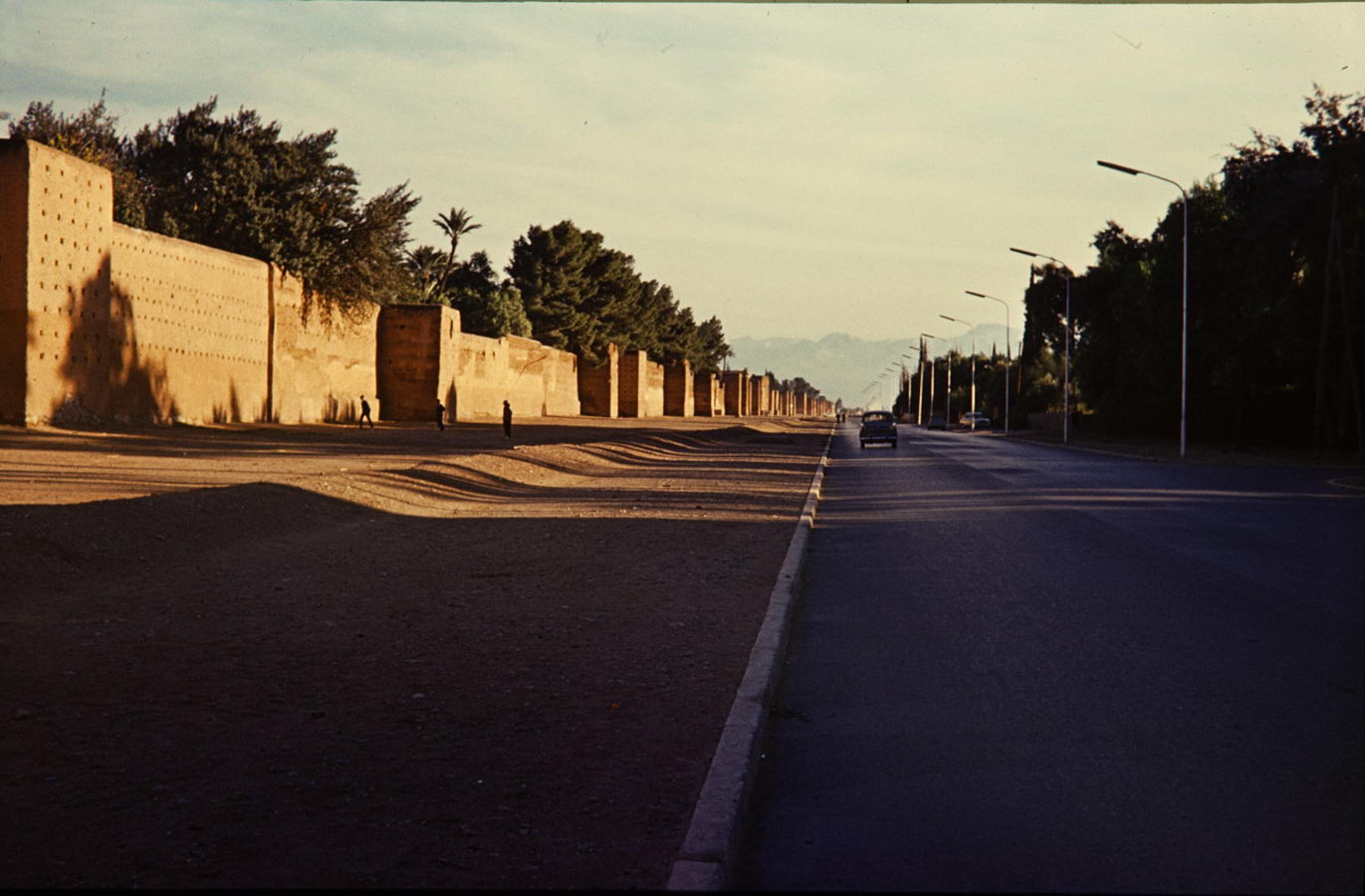 stadtmauer marrakesch, marokko 1968