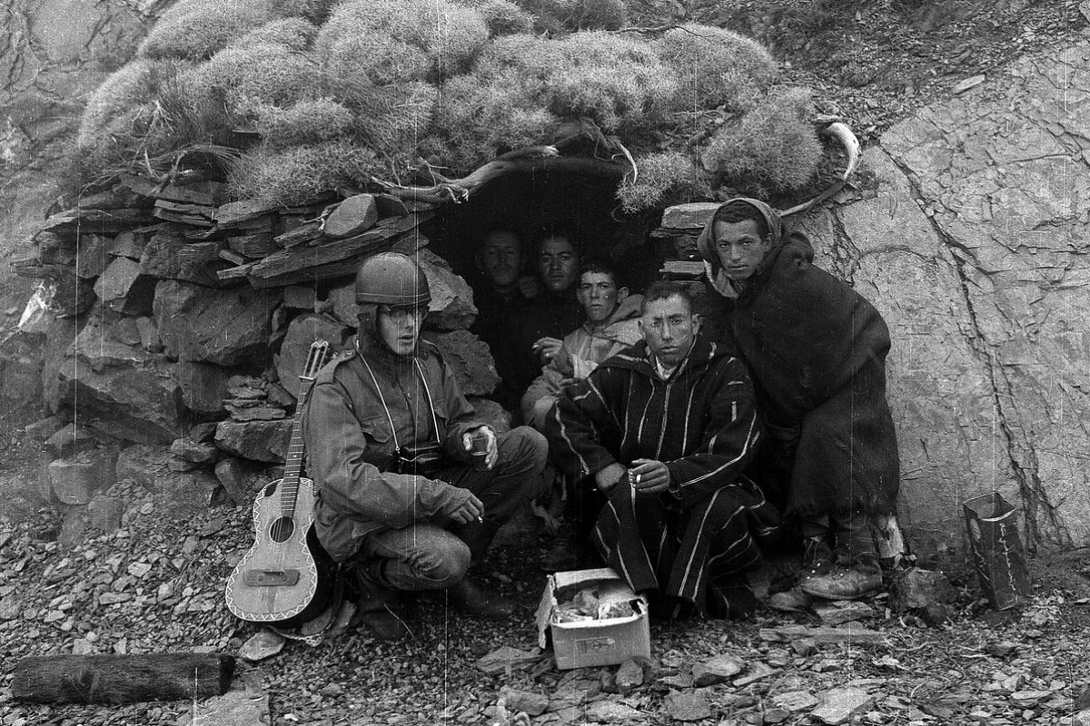 tizi n tichka, bergkristallverkäufer, marokko 1969