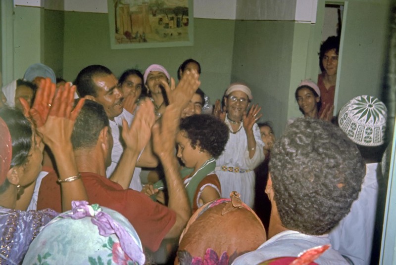 hochzeit ahmed + fatna, das brautpaar kommt, casablanca, marokko 1968