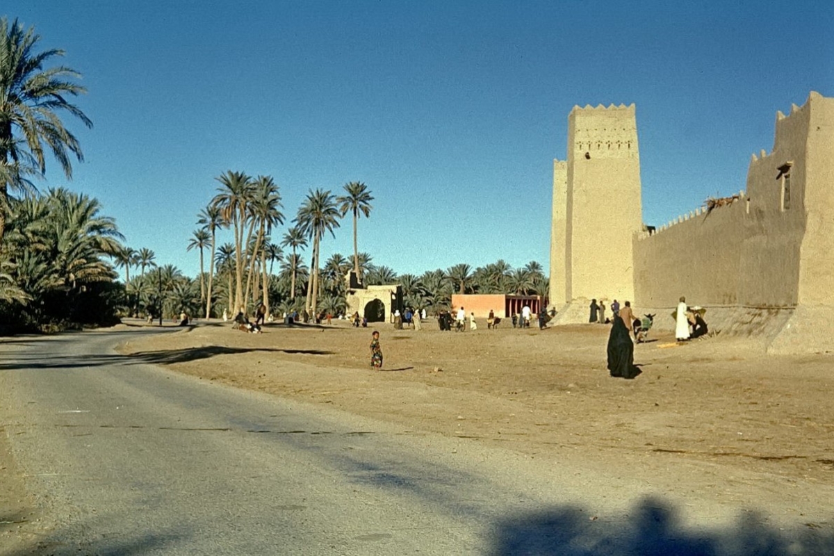 stadtmauer im großen süden, marokko 1969