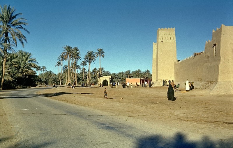stadtmauer im großen süden, marokko 1969