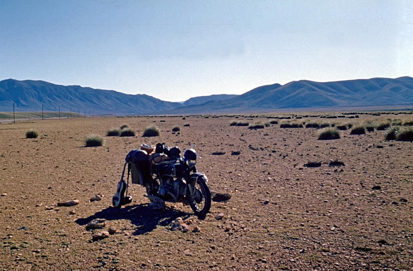 stilleben mit motorrad im großen süden, marokko 1969