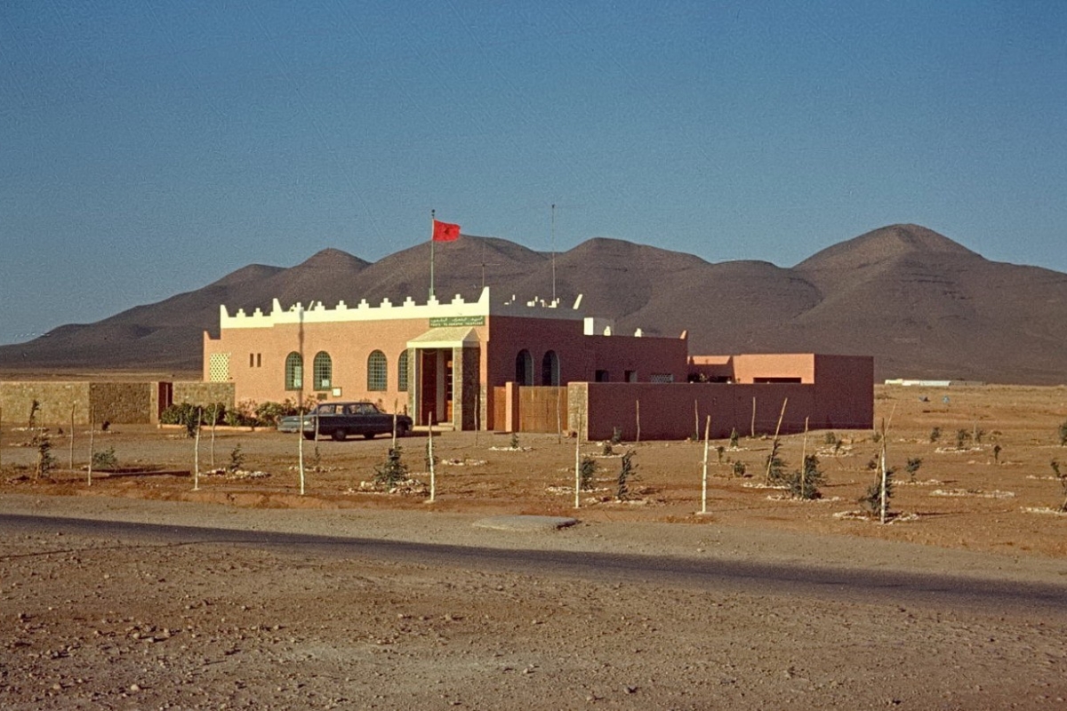 von casablanca per anhalter nach tan tan (ca 800km), polizeistation goulimine, 1969