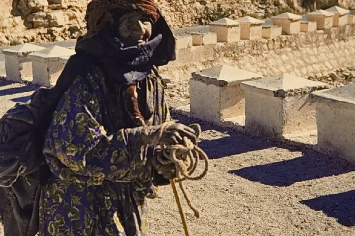 alte frau am oued draa, marokko 1969