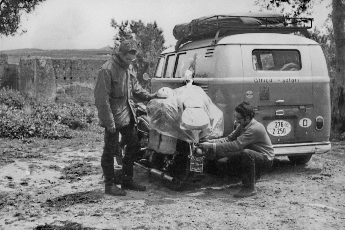 friedhelm + helmut, abschied in fez, marokko, 28.4.1969